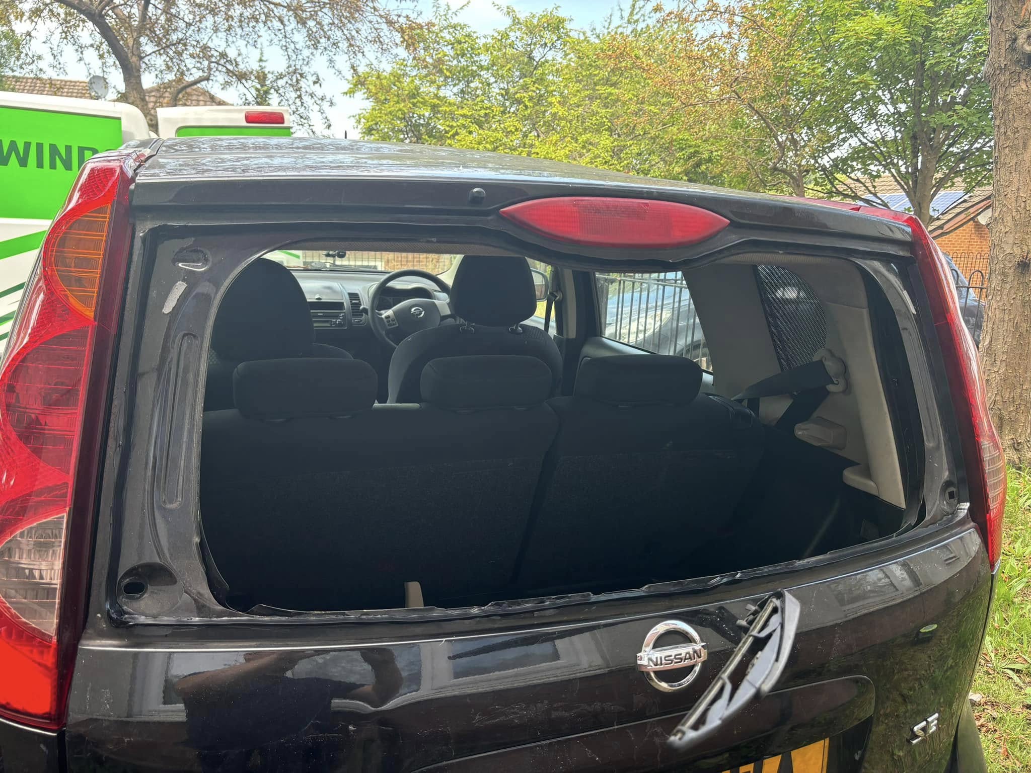 482080290_122220424832214556_749559796546714751_n Repairing stone chip on car windscreen Nottingham